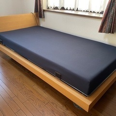 リクライニング電動ベッド 美品 PARAMOUNT BED パラマウントベッド 六角レンチ ( 6 mm ) で簡単組み立て解体可 説明書付き 新品未使用 定価30万円 ( 100 x 210 x 50 cm )の画像