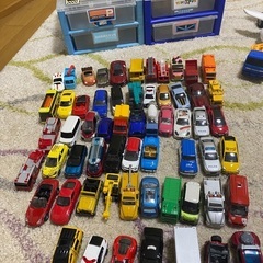 トミカ　まとめ売り　パーキングケース、ボーネルンドのコーディングロボットクリス、野球盤の画像
