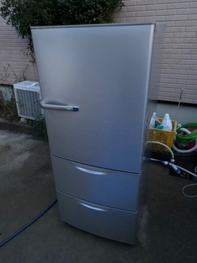 お薦め品‼️自動製氷機能搭載‼️AQUA3ドア冷凍庫272L2019年