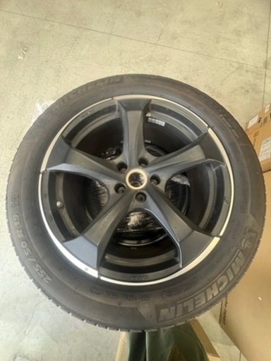 車のパーツ タイヤ、ホイール