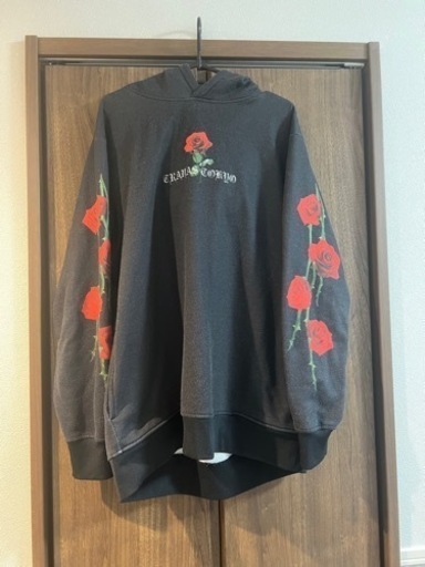 TRAVAS TOKYO 赤薔薇パーカー