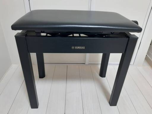 ピアノ椅子　ヤマハ　ほぼ新品　昇降式