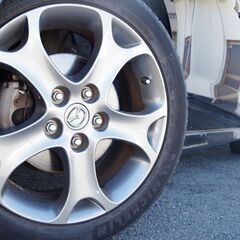 どんどん車両入荷中🚗見逃さないで👀マツダ プレマシー２０Ｚの画像