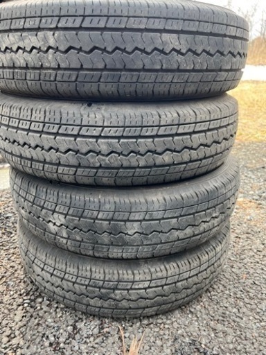 車のパーツ タイヤ、ホイール