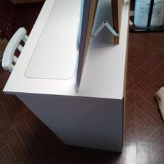 [決まりました]ニトリドレッサー　ライト付き　の画像