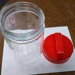 無料　梅干し、梅酒作り等に　蓋付き瓶　ふた付ビンの画像