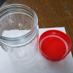 無料　梅干し、梅酒作り等に　蓋付き瓶　ふた付ビンの画像