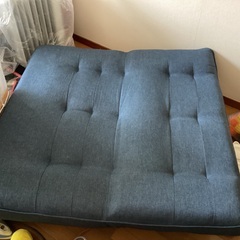 値下げです！！お得！、大きめの　ゆったり座れる2リヨウ　🛋️ソファー。値下げでーす。の画像