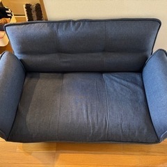 【無料】2人掛けローソファ　家具　ソファの画像