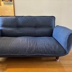 【無料】2人掛けローソファ　家具　ソファの画像