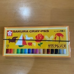 冷蔵庫型ペンスタンド　16色クレヨンの画像