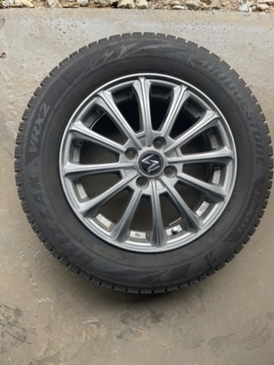 車のパーツ タイヤ、ホイール