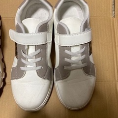 【あげます】スニーカー４足　サイズ22センチ