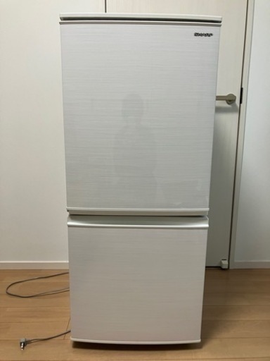 シャープ冷蔵庫・白・137L