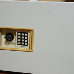 クラウン　X-10 金庫　盗難防止の画像
