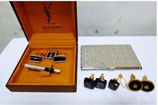 イヴサンローラン　ほか　ネクタイピン・カフス・名刺入れ(good will)セット　服飾品　ゴールド　ブラック　YSL