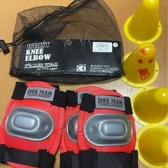 超得セット‼︎シルバーフォックススケーター　キッズヘルメットM寸&プロテクターS寸の画像