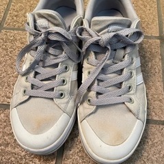 adidas スニーカー シューズの画像