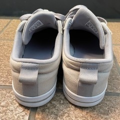 adidas スニーカー シューズの画像