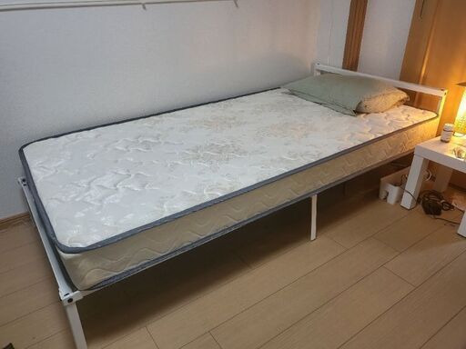 寝具マットレスとベッドのセット