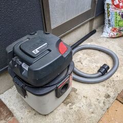 リョービ 乾湿両用掃除機 VC-1100