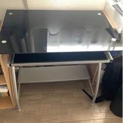 家具 オフィス用家具 机　ヘッドフォン　釣竿　革製カバンの画像