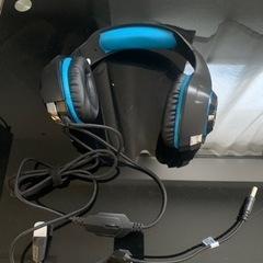 家具 オフィス用家具 机　ヘッドフォン　釣竿　革製カバンの画像