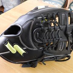 【箱、専用袋つきの未使用品】ＳＳＫ軟式内野手用グローブの画像