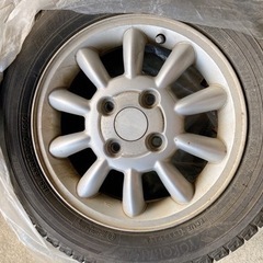 車のパーツ タイヤ、ホイール