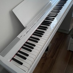 【ヤマハ電子ピアノ】イヤホン端子、防音マット付き