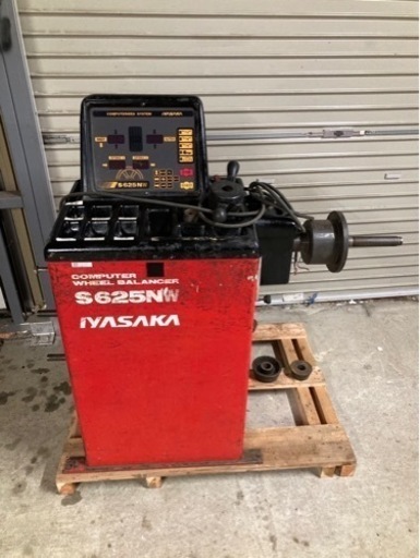 自動車　タイヤ　ホイールバランサー