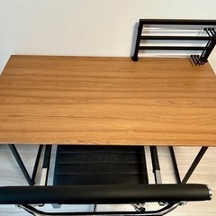 【急募3/31まで】PCデスク&チェアセット！勉強や在宅ワークに◎の画像