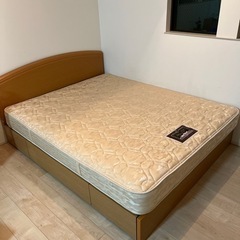 【急募】シモンズ製 ベッド&マットレスセット（クイーンサイズ）
