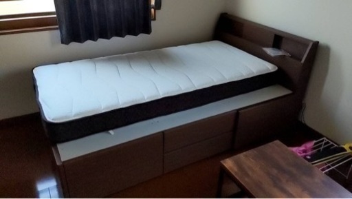 ベッドフレーム/ベッド