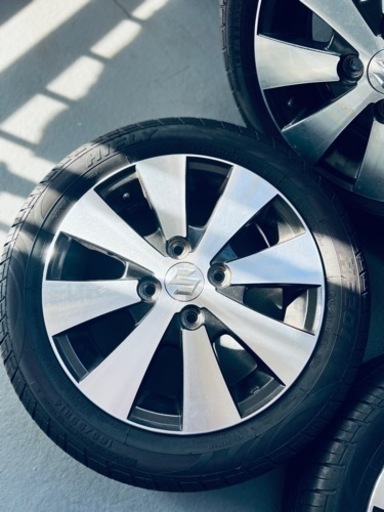 車のパーツ タイヤ、ホイール