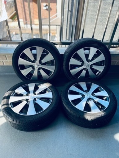 車のパーツ タイヤ、ホイール