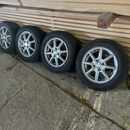 車のパーツ タイヤ、ホイール