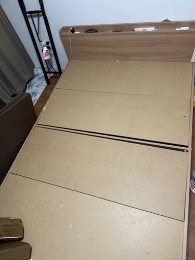 ダブルベット　フレーム　コンセント　引き出し　間接照明
