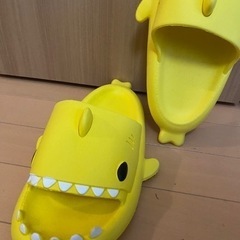 サメ    スリッパ イエローの画像