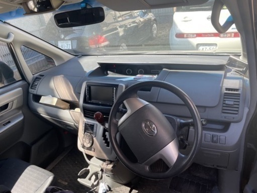 TOYOTA ヴォクシー　