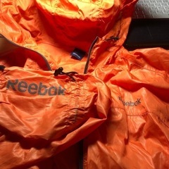 Reebokウィンドブレーカー