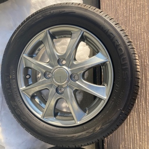車のパーツ タイヤ、ホイール