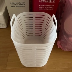 ゴミ箱、洗濯カゴ、衣装ケース、ハンガーラックの画像