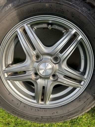 車のパーツ タイヤ、ホイール