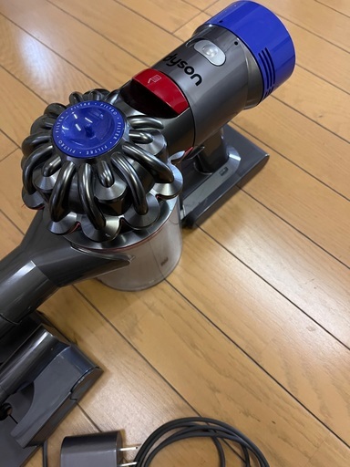 ダイソンV8. 本体