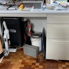 家具 オフィス用家具 鍵付き　オフィスデスク　白　事務　机の画像