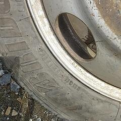 車のパーツ タイヤ、ホイールの画像