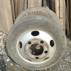 車のパーツ タイヤ、ホイール