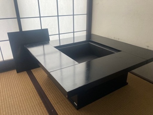 カッコいい囲炉裏テーブル。