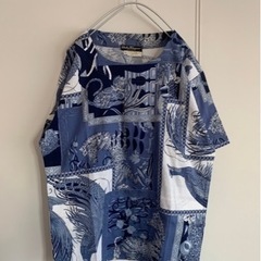 サルヴァトーレフェラガモ　高級シルク100% ブラウス 花柄　動物　総柄　ブルー サルヴァトーレフェラガモ 高級シルク100% ブラウス 花柄 動物 総柄 ブルー